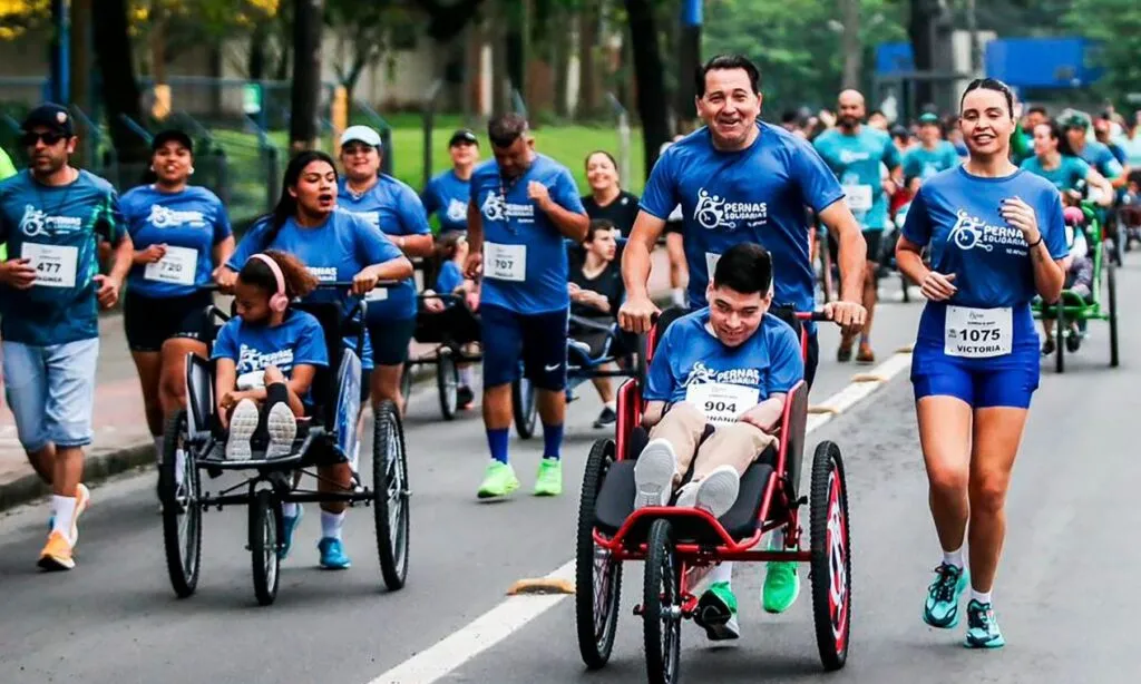 Pernas Solidárias: Inclusão na Corrida com Triciclos