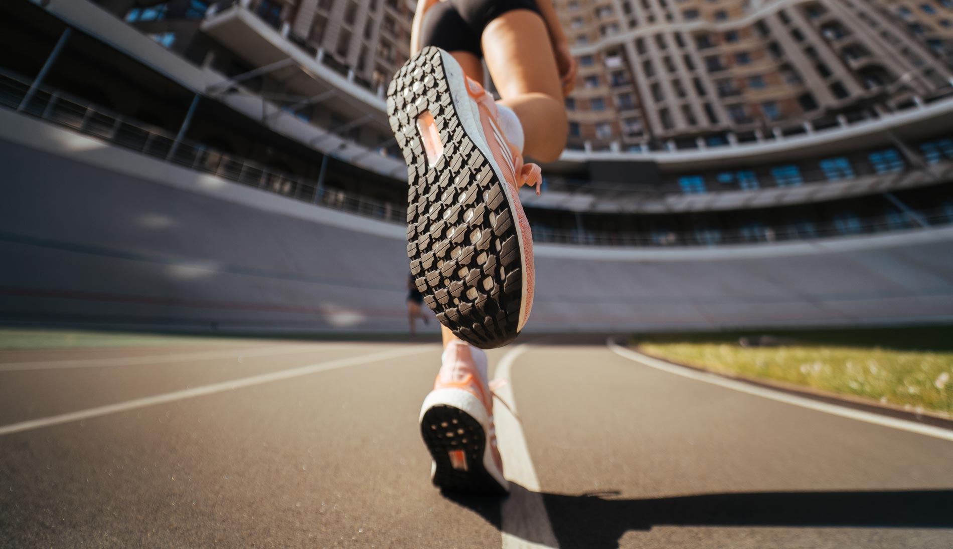 Tênis de Corrida de Asfalto vs. Tênis de Trail: Como Escolher o Melhor para Você