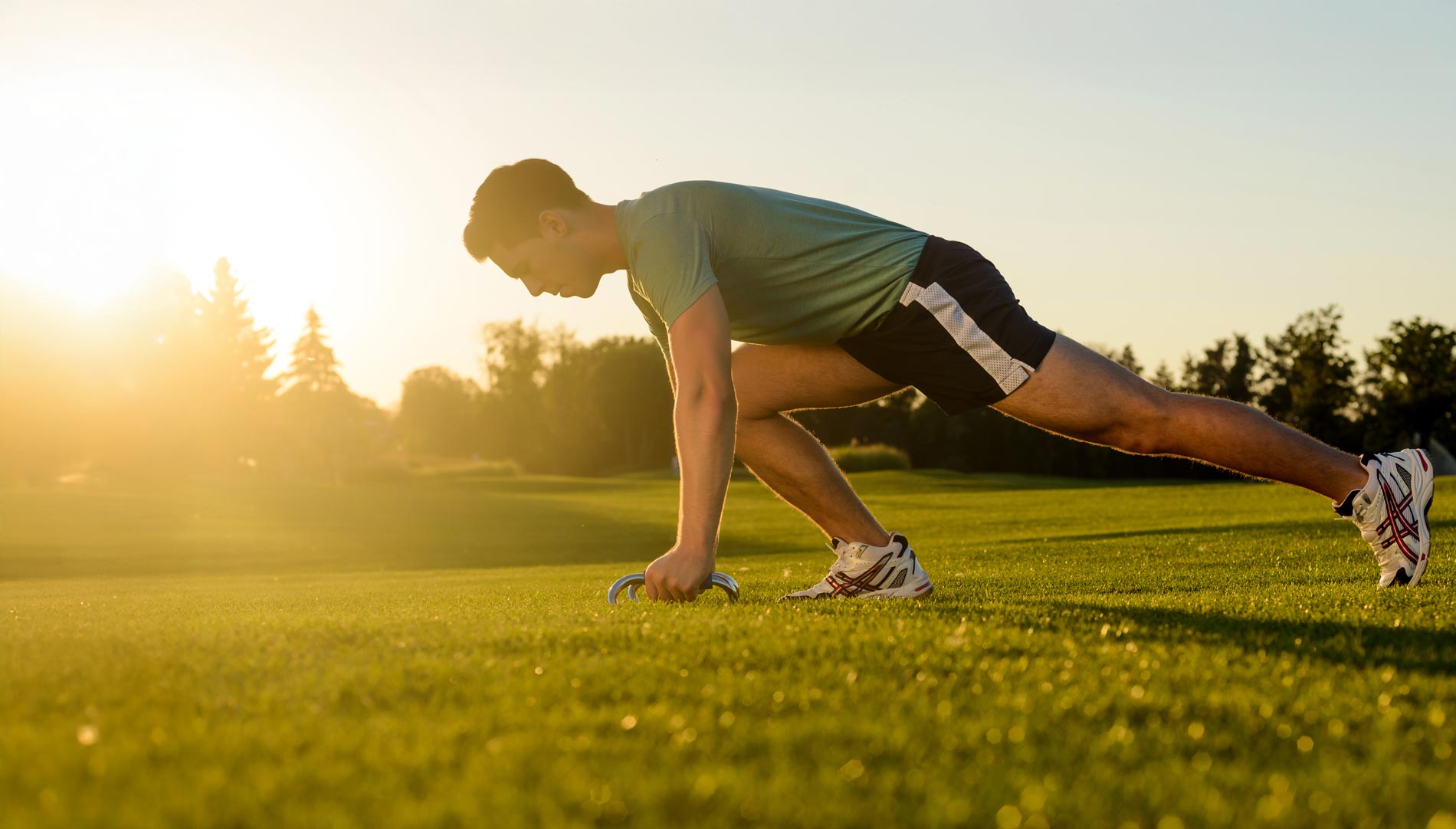 Treino de Força na Grama para Corredores: Benefícios e Exercícios para Melhorar a Estabilidade Treino de Força na Grama para Corredores: Benefícios e Exercícios para Melhorar a Estabilidade